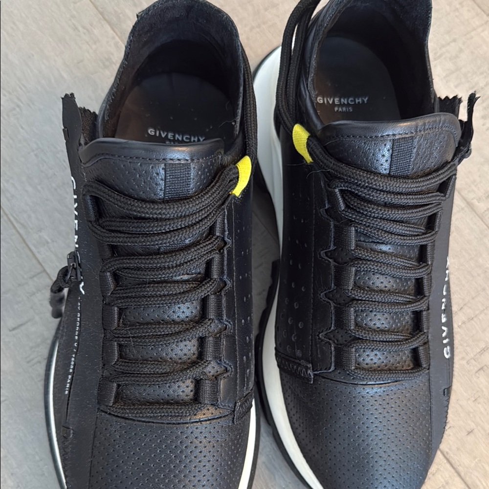 Givenchy Spectre Black and White Sneakers Modern Athletic Design, EUR39 - Picture 7 of 7